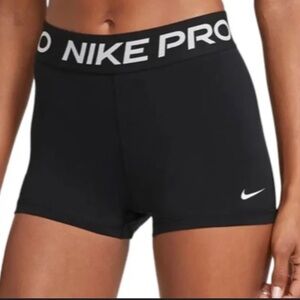 Women’s Nike pro 3” size small